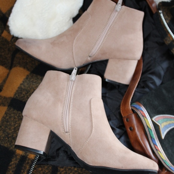 🚨LAST PAIR!//The Nellie// Warm Taupe bootie - Picture 8 of 8